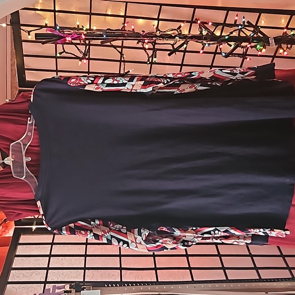 Abstract Design Top - Picture 2 of 2